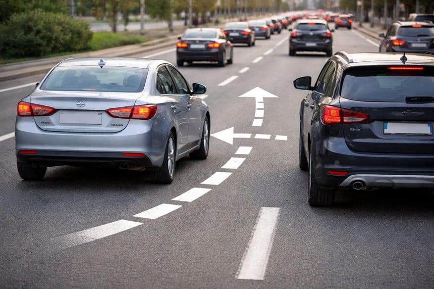 Безпечний інтервал на дорозі: як не зачепити інше авто